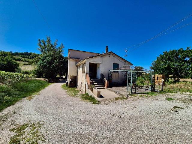 Rustico in vendita a Izzalini, Umbria
