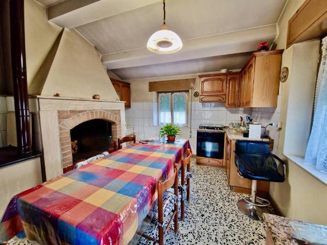 Rustico in vendita a Izzalini, Umbria