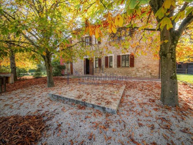 Rustico in vendita a Izzalini, Umbria