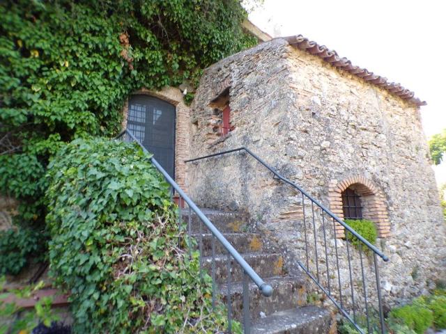 Rustico in vendita a Toffia, Lazio