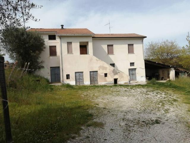 Rustico in vendita a Unione dei Comuni della Val Vibrata, Torano Nuovo