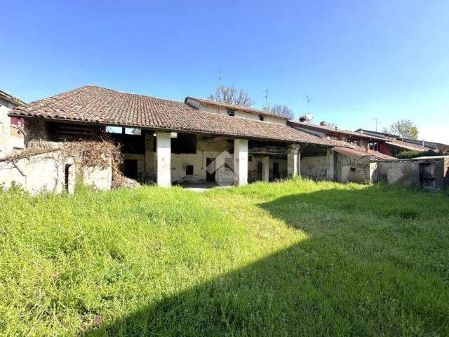 Rustico in vendita a Torlino Vimercati, Lombardia