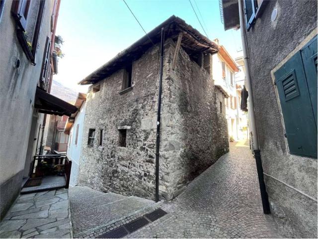 Rustico in vendita a Torno, Lombardia