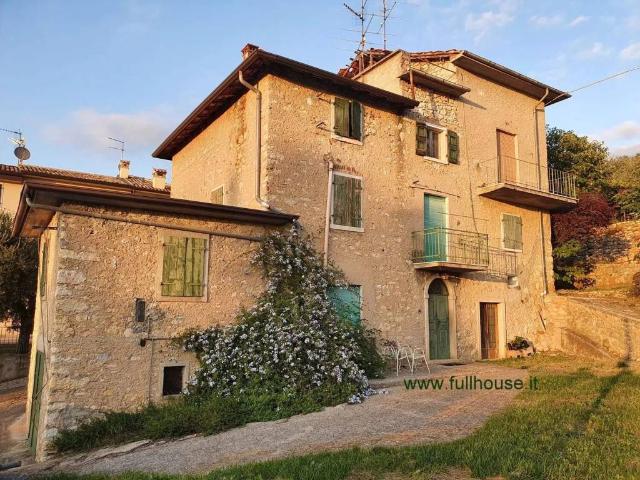 Rustico in vendita a Loncrino, Torri Del Benaco