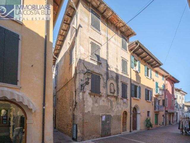 Rustico in vendita a Loncrino, Torri Del Benaco