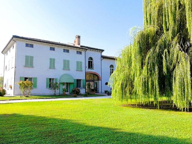 Rustico in vendita a Bezze, Torrile