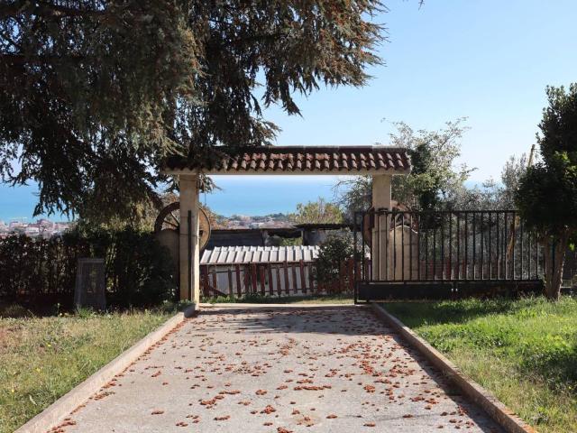 Rustico in vendita a Unione dei Comuni della Val Vibrata, Tortoreto