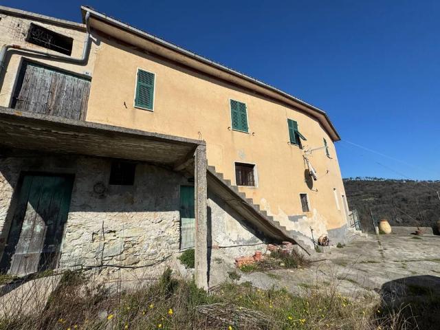 Rustico in vendita a Tovo San Giacomo, Liguria