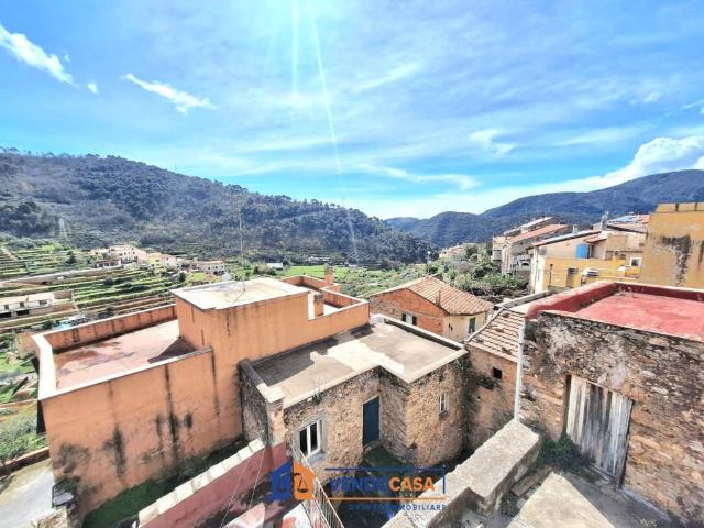 Rustico in vendita a Tovo San Giacomo, Liguria