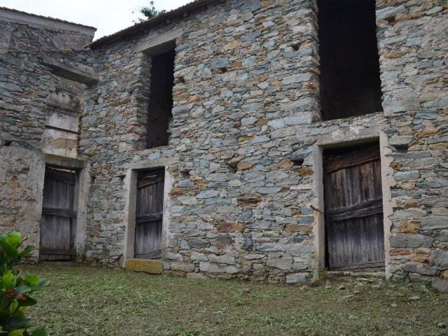 Rustico in vendita a Tovo San Giacomo, Liguria