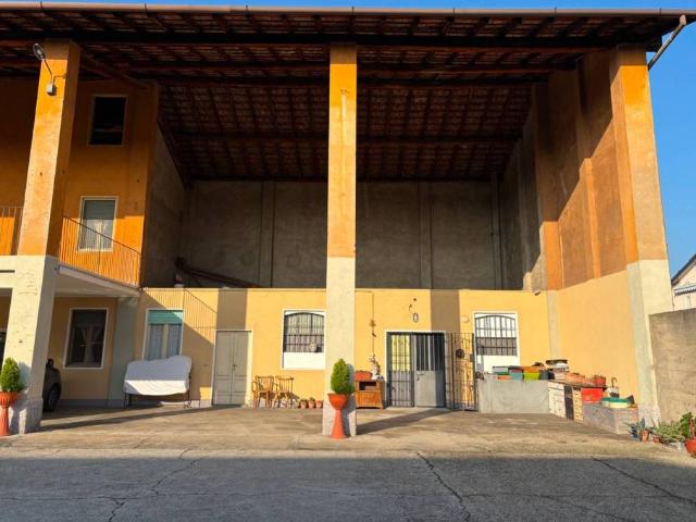 Rustico in vendita a Travagliato, Lombardia