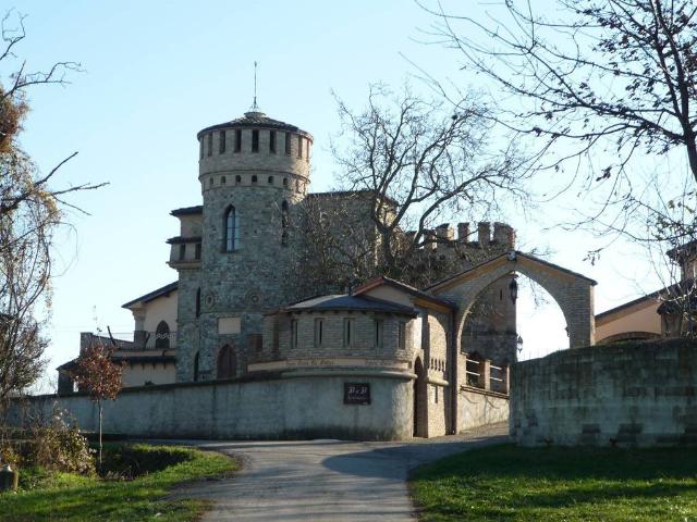 Rustico in vendita a Traversetolo, Reggio Emilia