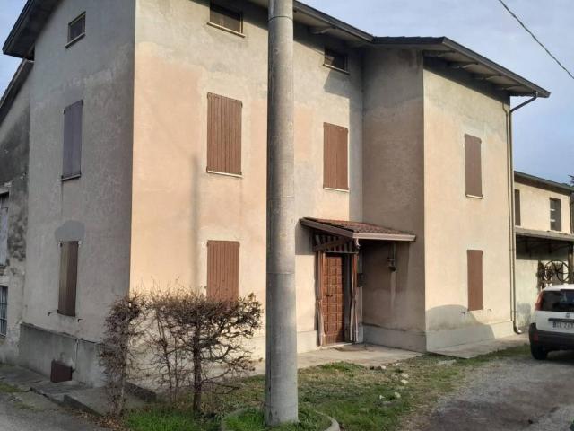 Rustico in vendita a Traversetolo, Reggio Emilia