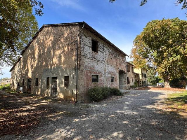 Rustico in vendita a Traversetolo, Reggio Emilia