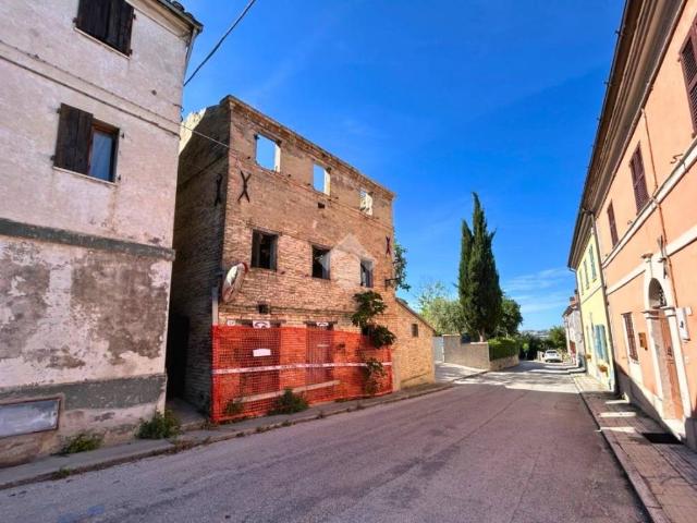 Rustico in vendita a Trecastelli, Marche