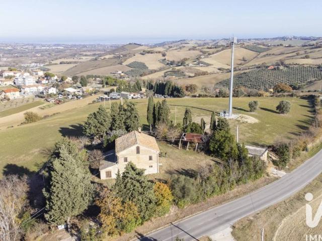 Rustico in vendita a Trecastelli, Marche