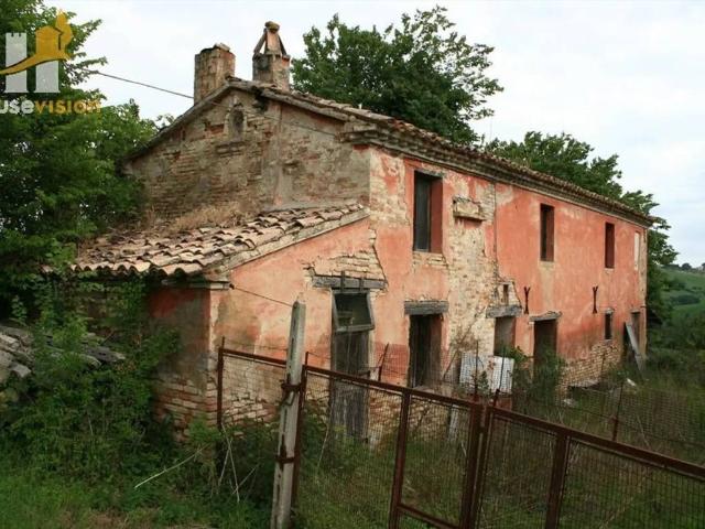 Rustico in vendita a Trecastelli, Marche