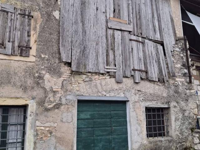 Rustico in vendita a Tregnago, Veneto