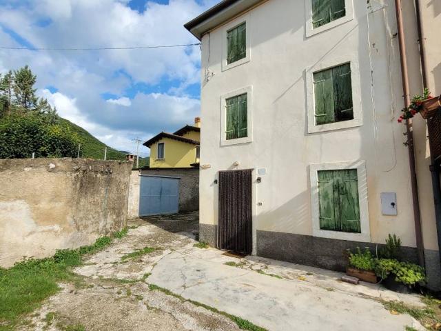 Rustico in vendita a Tregnago, Veneto
