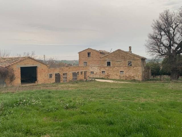 Rustico in vendita a Chiesanuova, Marche