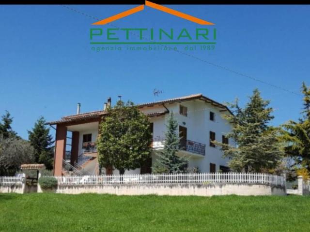 Rustico in vendita a Santa Maria di Paterno, Marche