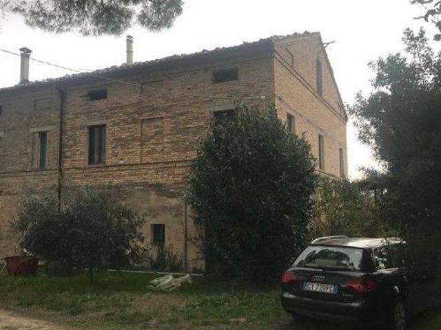 Rustico in vendita a Contrada Chiaravalle, Marche
