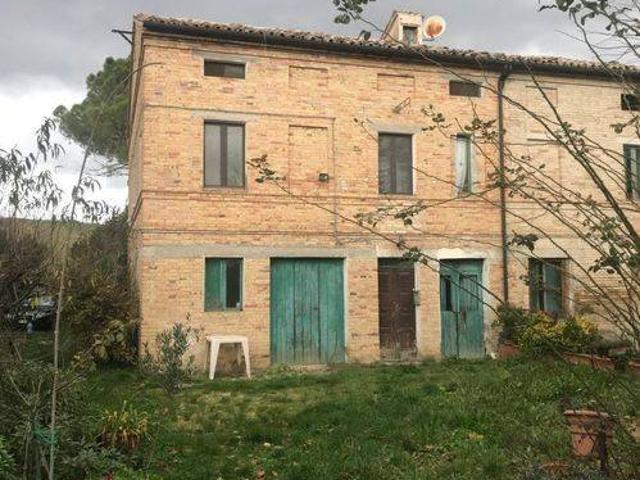 Rustico in vendita a Contrada Chiaravalle, Marche