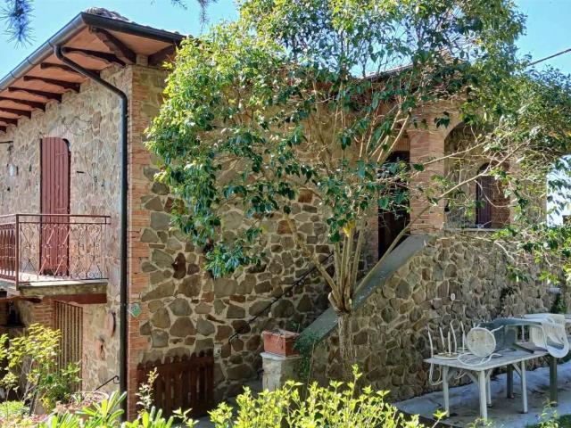 Rustico in vendita a Trequanda, Siena