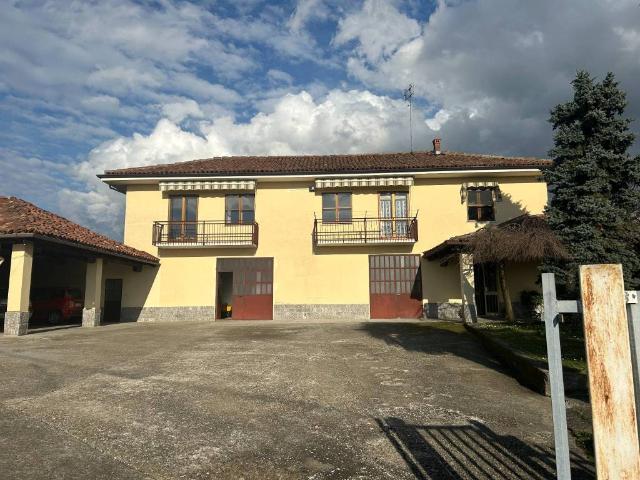 Rustico in vendita a Fraz. Mompiano (Trezzo Tinella), Trezzo Tinella