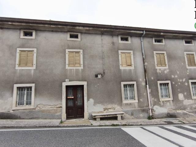 Rustico in vendita a Borgo Santo Stefano / Dolenja vas, Trieste