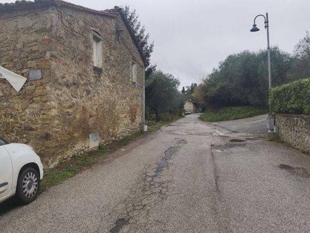 Rustico in vendita a Tuoro sul Trasimeno, Perugia