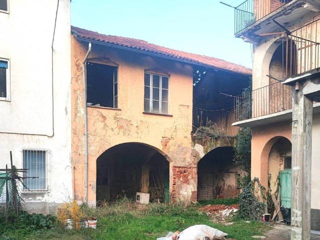 Rustico in vendita a Turate, Lombardia