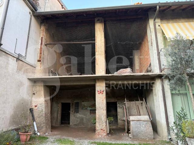 Rustico in vendita a Turate, Lombardia