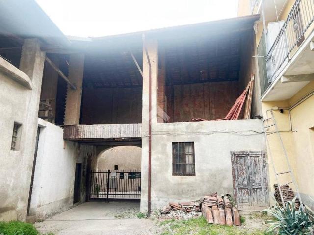 Rustico in vendita a Turate, Lombardia