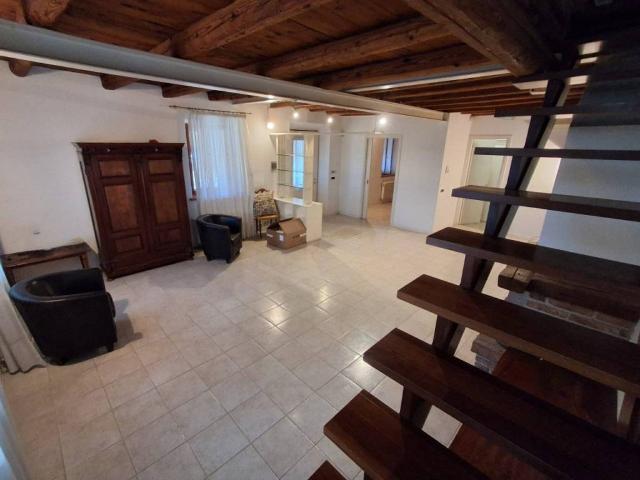 Rustico in vendita a Cussignacco / Cussignà, Reana Del Roiale