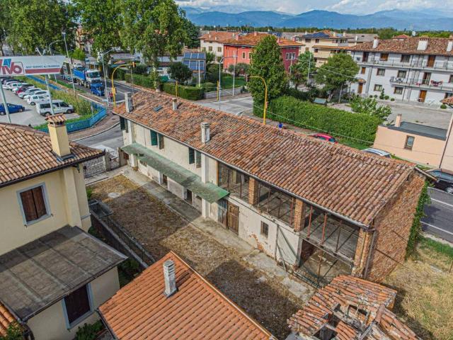 Rustico in vendita a Cussignacco / Cussignà, Udine / Udin