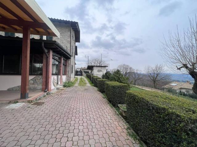 Rustico in vendita a Umbertide, Umbria