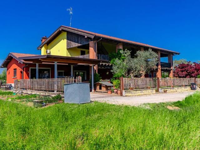 Rustico in vendita a Urago D'oglio, Lombardia