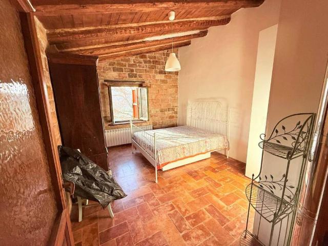Rustico in vendita a Tufo, Marche