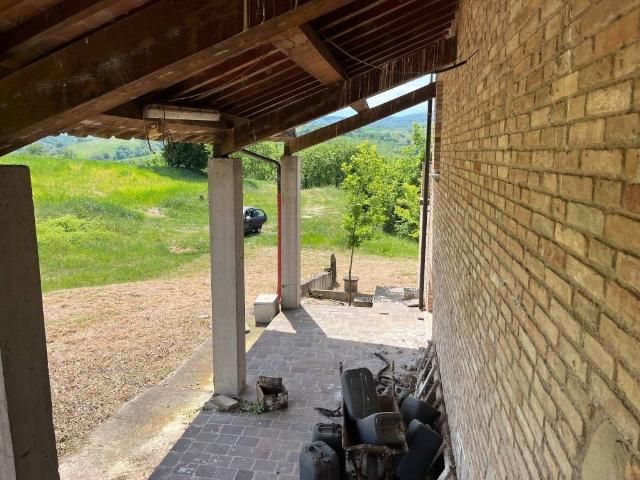 Rustico in vendita a La Torre, Marche
