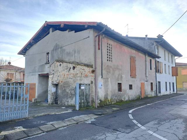 Rustico in vendita a Urgnano, Lombardia