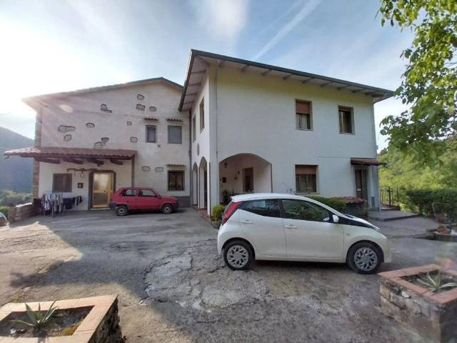 Rustico in vendita a Vaiano, Gamberame