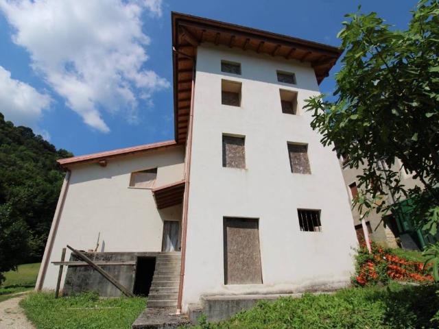 Rustico in vendita a Valdagno, Veneto