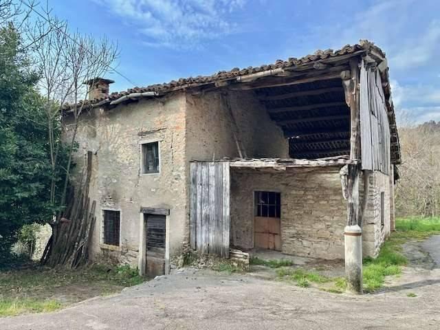 Rustico in vendita a Valdagno, Veneto