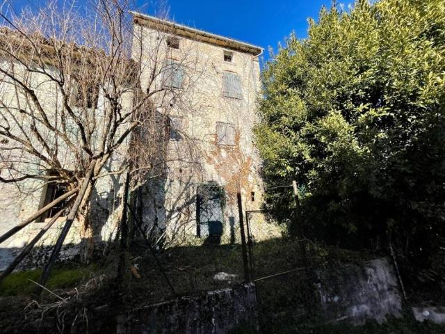 Rustico in vendita a Valdobbiadene, Veneto