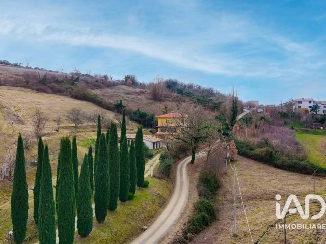 Rustico in vendita a Valfabbrica, Umbria