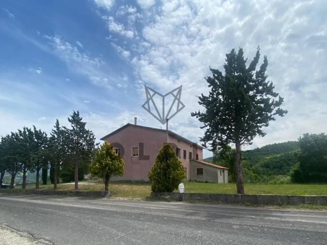 Rustico in vendita a Montecchio, Nocera Umbra