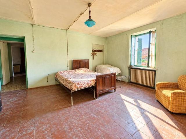 Rustico in vendita a Valfenera, Asti