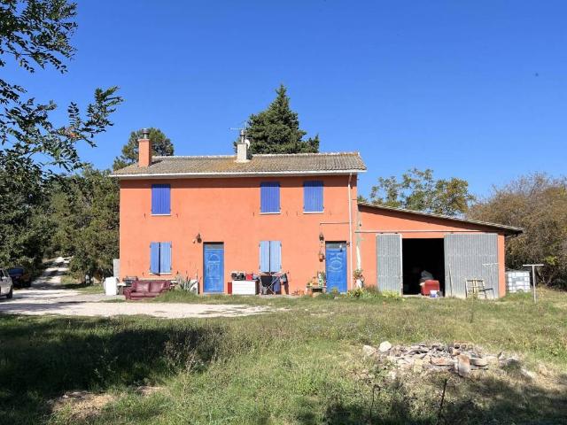 Rustico in vendita a Vallefoglia, Marche