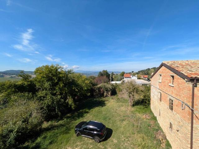 Rustico in vendita a Vallefoglia, Marche